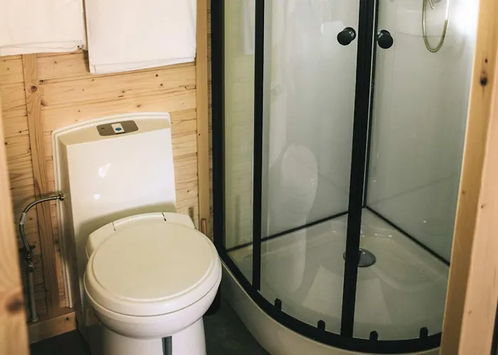 בית נופש Whispers Of The Willow 1 By Tiny Away *